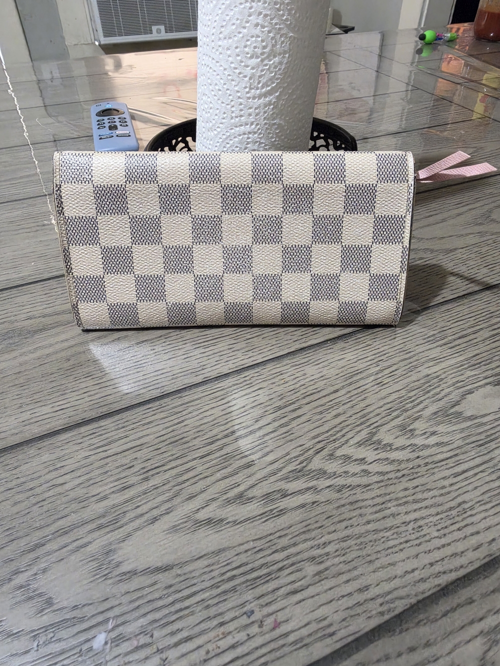 Louis Vuitton Women's Damier Azur Wallet in Cream Check - Picture 3 of 13